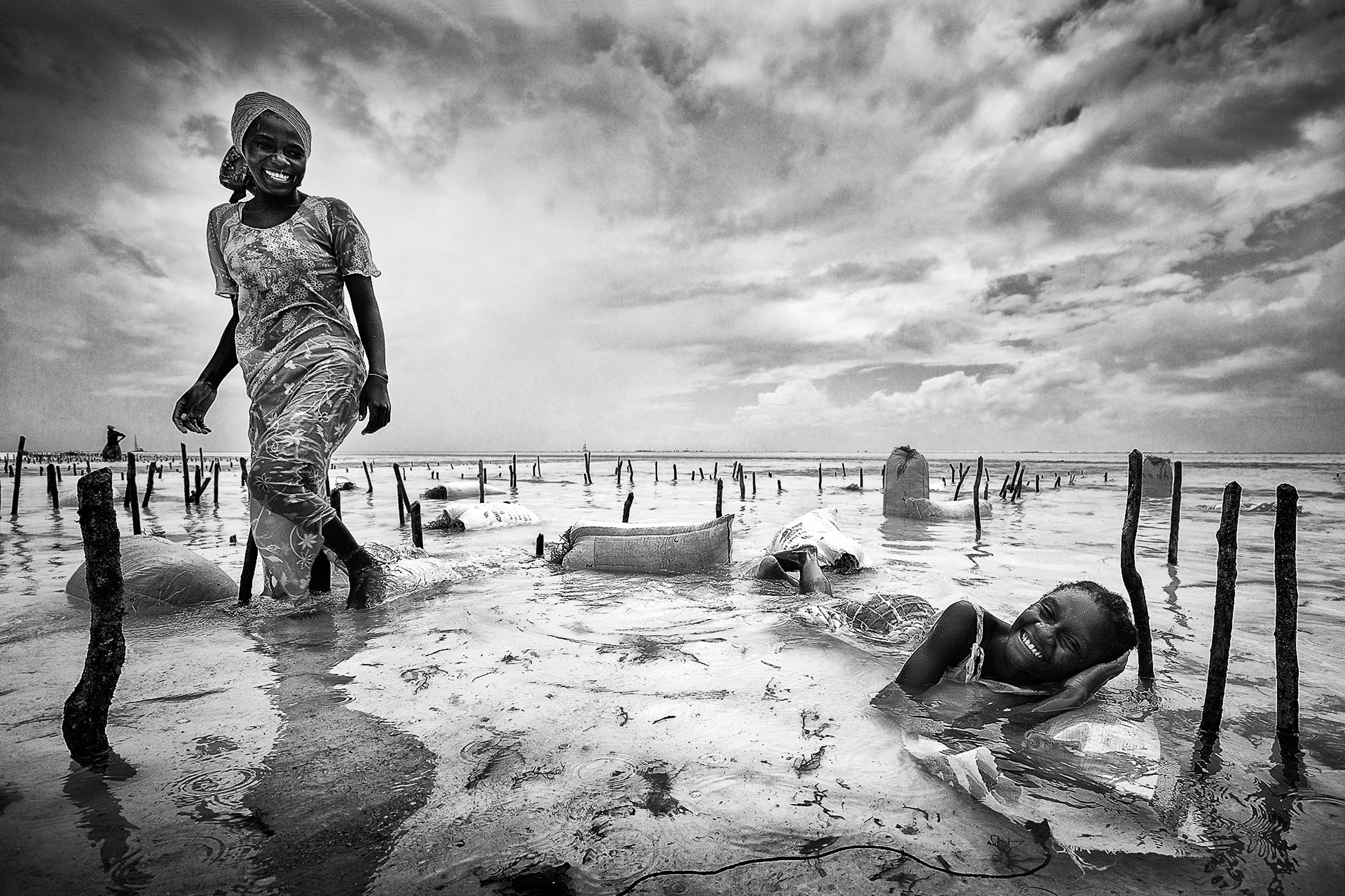 Accepted photo for the exhibition - Section B - Document - © Vydra Petr, Czech Republic, Čekaní na příliv, www.zenastrakonice.cz, www.fotokontakt.cz