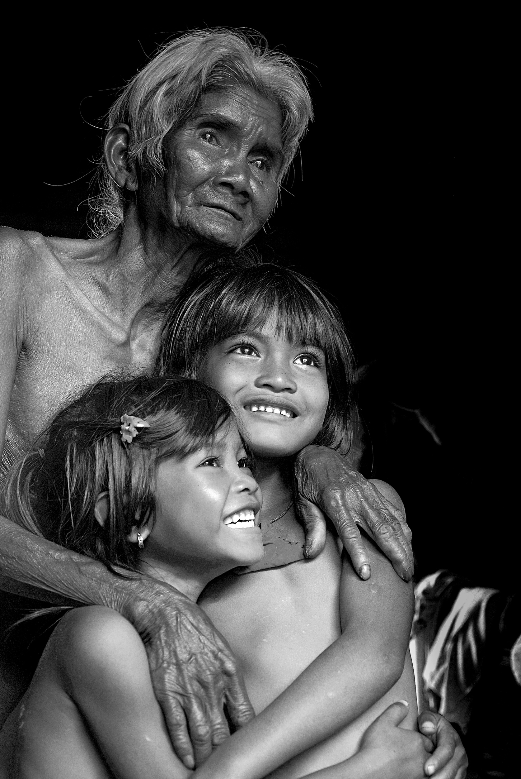 SILVER MEDAL ŽWS 2021 – SECTION A - WOMAN, © Xuan Thanh, In grandma'rs, Vietnam, www.zenastrakonice.cz, www.fotokontakt.cz