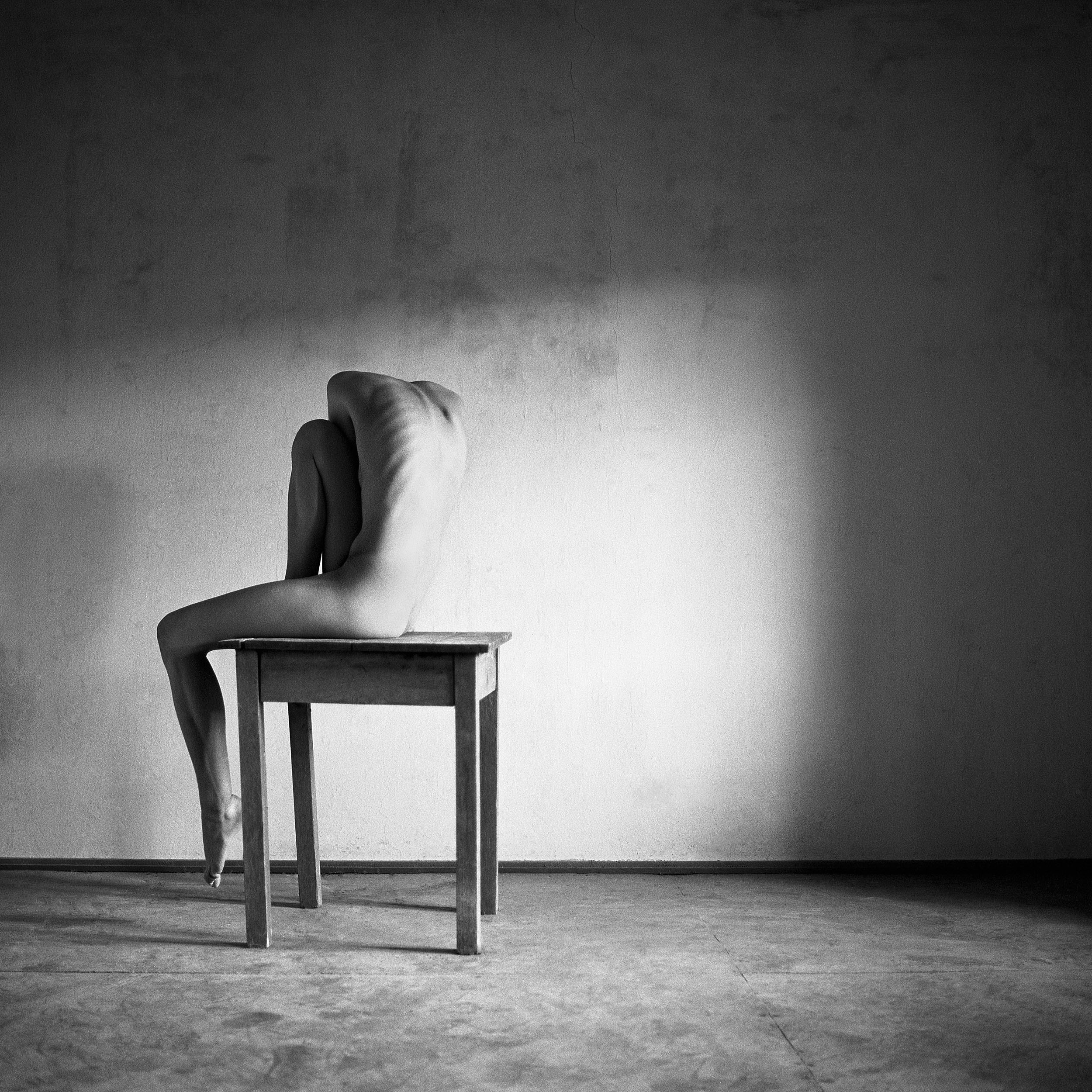 Accepted photo for the exhibition - Section A - Woman - © Rafał Kaźmierczak, Poland, On Table, www.zenastrakonice.cz, www.fotokontakt.cz